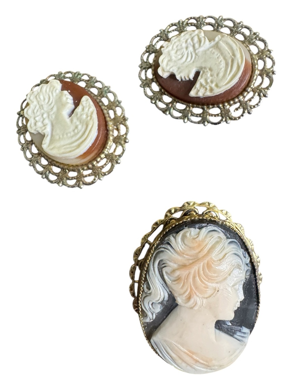 Vintage Cameo Brooch/Pendant and Clip On Earrings Black Cream with Gold Filigre